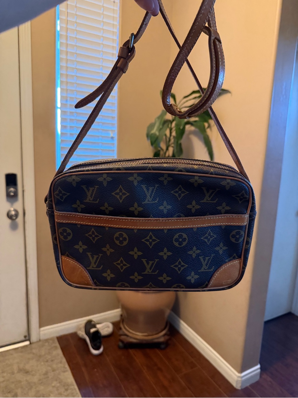 Authentic Louis Vuitton Trocadero Monogram Canvas Messenger Bag in Brown and Tan